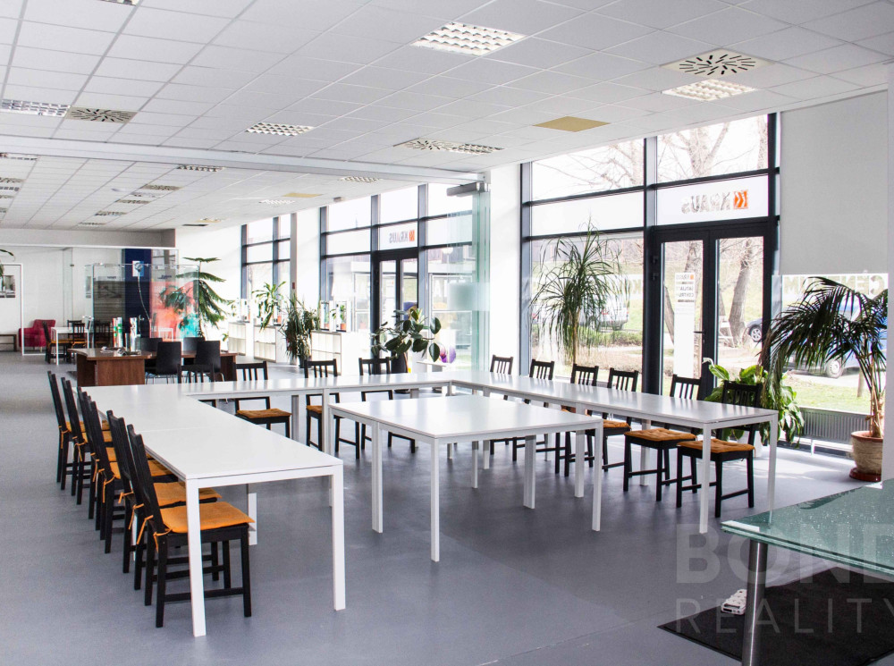 PREDAJ OBCHODNO - ADMINISTRATÍVNEHO PRIESTORU V NOVOSTAVBE, RUŽINOV