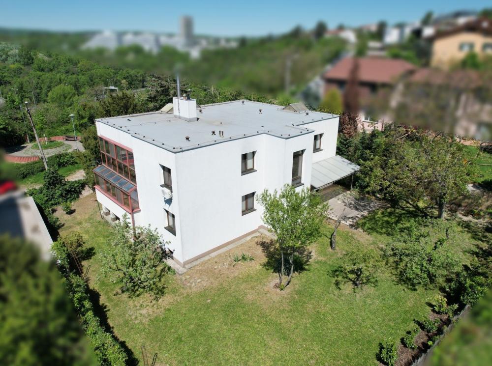 RODINNÝ DOM NA HRADNOM KOPCI – BÔRIK | 7-ÁROVÝ POZEMOK | 2 BYTOVÉ JEDNOTKY