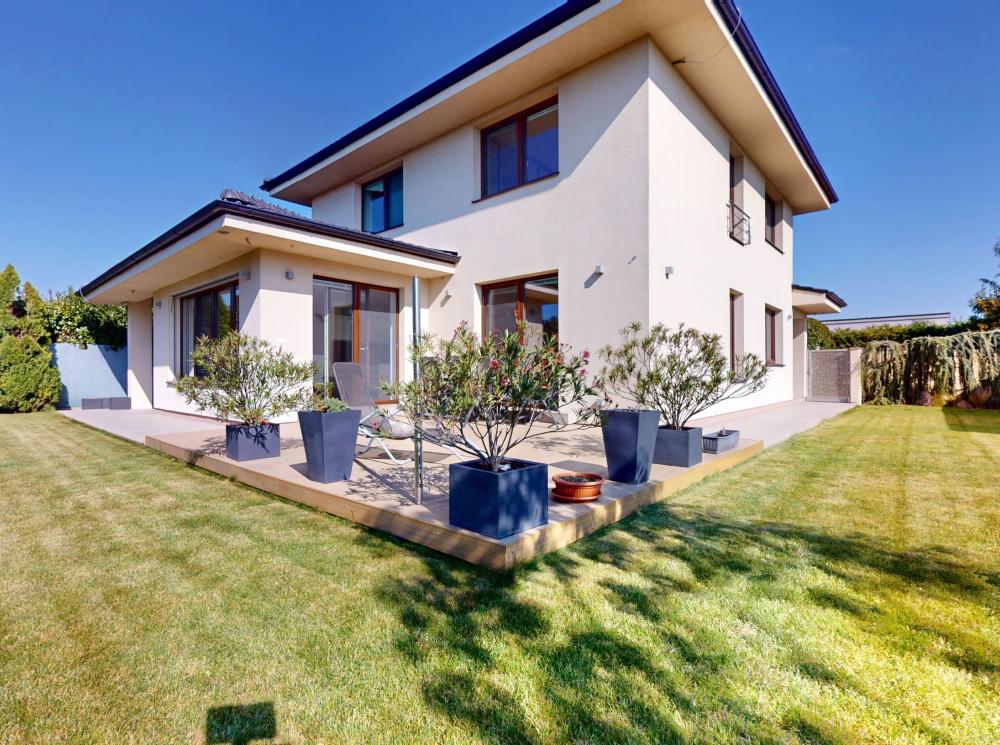 5-izbový rodinný dom s pozemkom 769 m² v Rusovciach Gaštanová alej