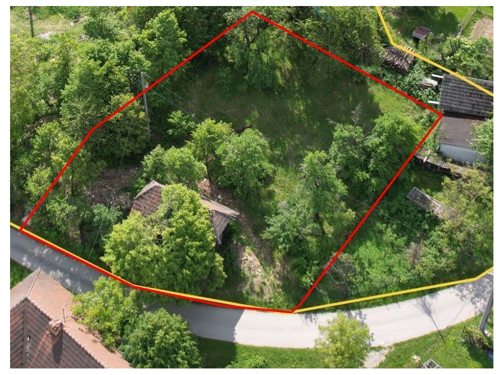 Na predaj oplotený pozemok 790 m² v intraviláne obce Rudník pri Myjave – voda a elektrina na pozemku