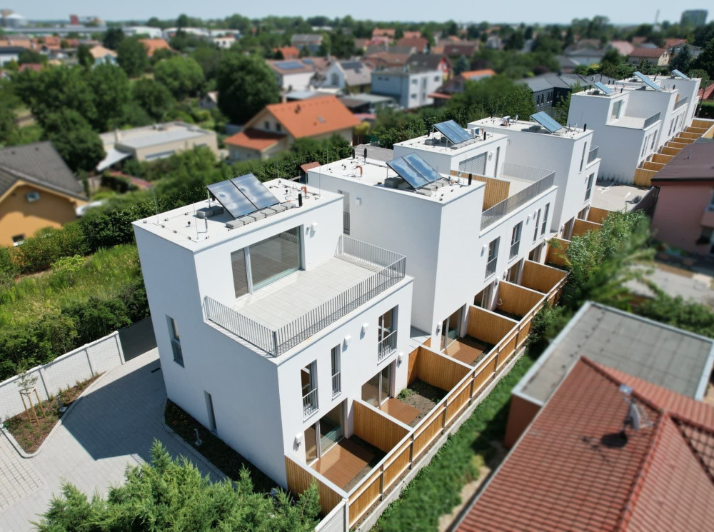 Bývanie ako v rodinnom dome, 2 izb. mezonet so záhradkou a terasou