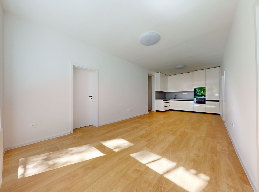 Veľký 5 izbový byt pre rodinu | veľká loggia, šatník, 2x toaleta, ul. Nováckeho