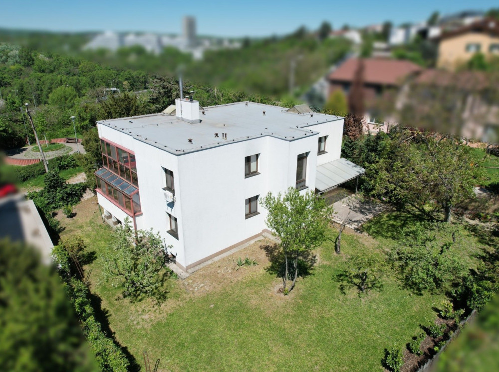 RODINNÝ DOM NA HRADNOM KOPCI – BÔRIK | 7-ÁROVÝ POZEMOK | 2 BYTOVÉ JEDNOTKY