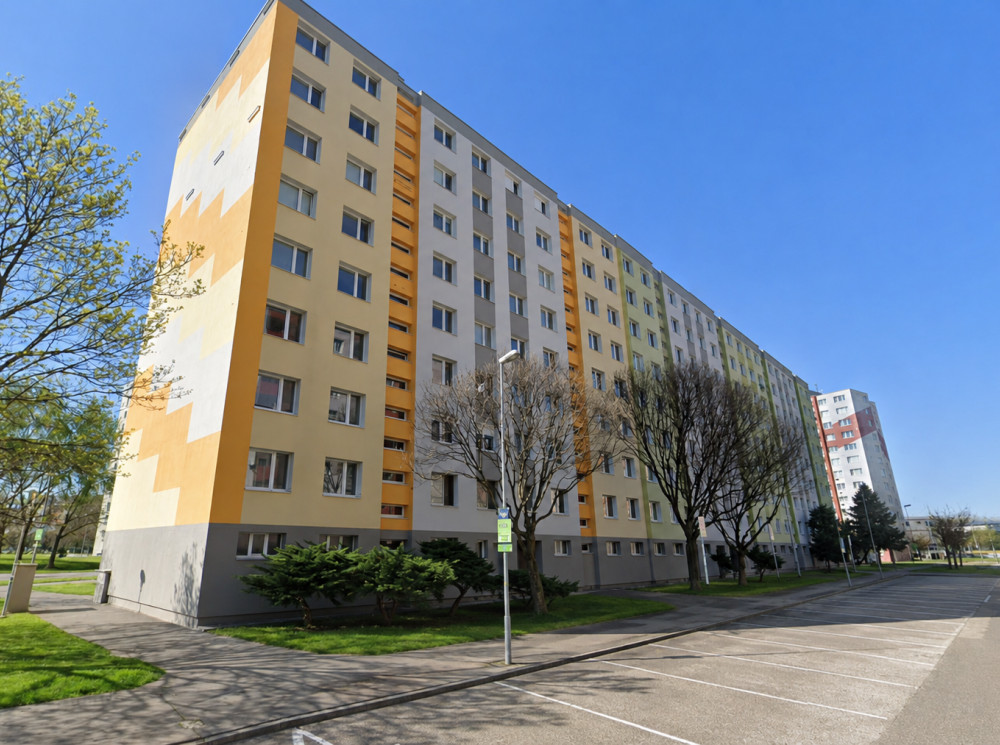 Práve pripravujeme 4izb. byt s loggiou v osem podlažnom dome, ul. Kapicova