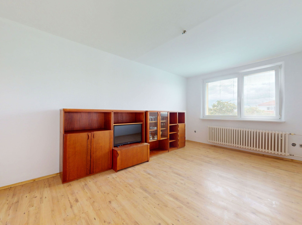 Priestranný 1-izbový byt 37,5 m² vrátane pivnice, Baltská – výhľad do zelene, pokojná lokalita