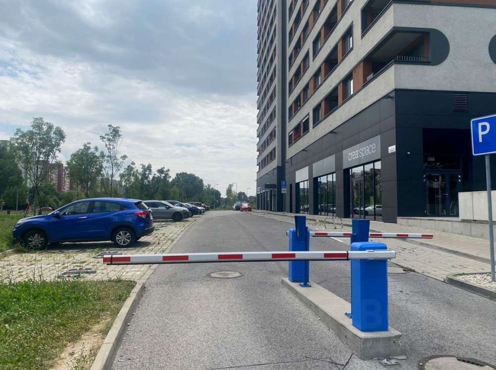 PREDAJ VONKAJŠIEHO PARKOVACIEHO MIESTA, NOVOSTAVBA FUXOVA, BOSÁKOVA UL.