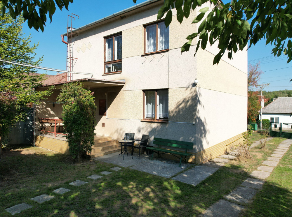 SAMOSTATNÝ RODINNÝ DOM S 16,5-ÁROVÝM POZEMKOM, PRAŠICE