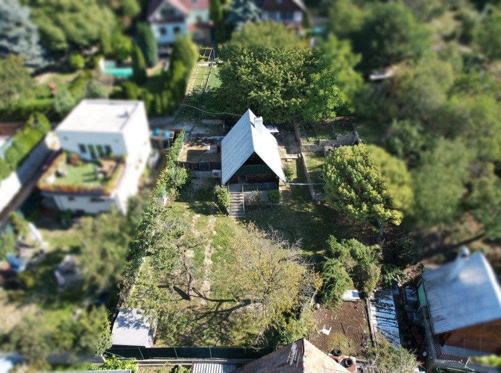 DEVÍN – DOLNÉ KORUNY | STAVEBNÉ POVOLENIE NA PRESTAVBU CHATY NA RODINNÝ DOM | 665 M² POZEMOK | PROJEKT 124 M²