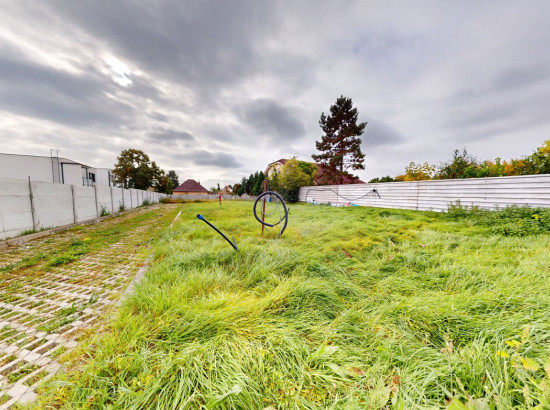 Stavebný pozemok v centre obce Ivanka pri Dunaji