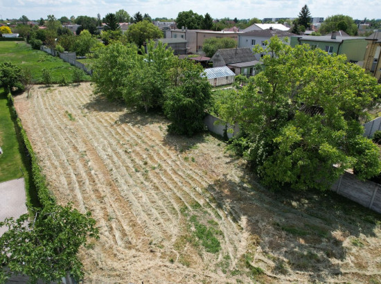 Stavebný pozemok v centre obce Dunajská Lužná