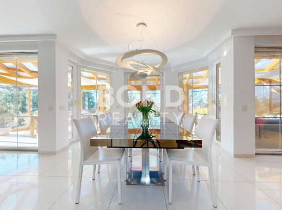 Priestranný 6-izbový rodinný dom so záhradou a bazénom v Strmých Vŕškoch, Záhorská Bystrica