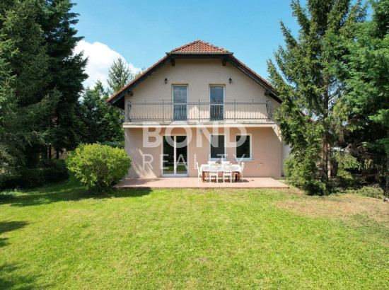 Slnečný 5 izbový rodinný dom v obci Zálesie s veľkým pozemkom