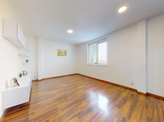 Moderný 3 izbový byt s balkónom na Rovníkovej ul. v Ružinove s výhľadom do parku.