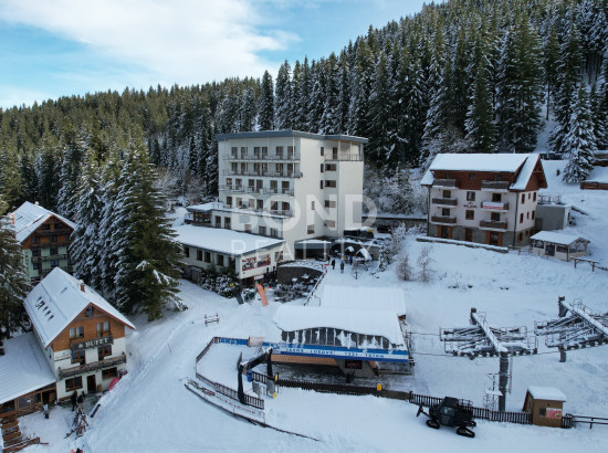 Predaj výnimočného apartmánu s balkónom HNEĎ NA SVAHU v Hoteli FIS Jasná **** 