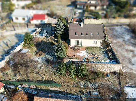 NA PREDAJ: samostatne stojaci 7-izbový rodinný dom s veľkou záhradou v srdci Malých Karpát – Pernek