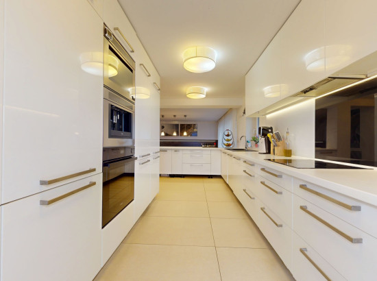 Výnimočný architektonický rodinný dom s bazénom, saunou a absolútnym súkromím v obci Ivanka pri Dunaji - Virtuálna prehliadka