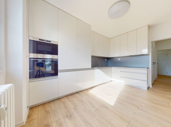 3 IZB. BYT S LODŽIOU NA KRAMÁROCH, NOVÁ REKONŠTRUKCIA