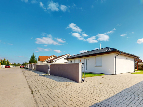 Krásny moderný dom na pešo od jazera