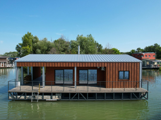 HOUSEBOAT NA DUNAJI | MODERNÉ BÝVANIE alebo investícia NA VODE POD LUŽNÝM MOSTOM