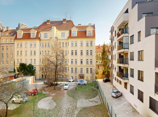 Skvelý tehlový byt s balkónom a parkovaním v Starom meste.