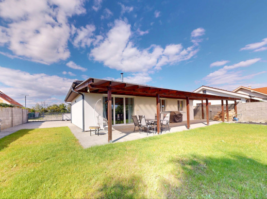 Znížená cena moderného RD v pešej dostupnosti od jazera