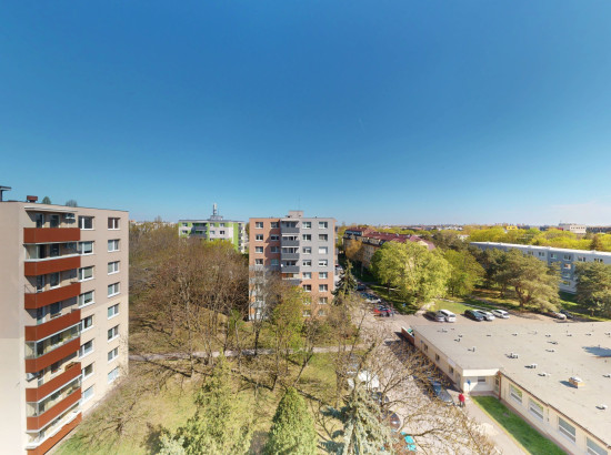  3 izbový byt s balkónom v pôvodnom stave v Ružinove na Babuškovej ul.