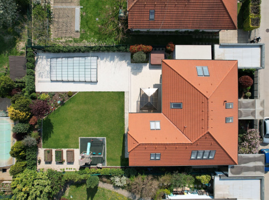 Prémiový rodinný dom so súkromným wellness a vyhrievaným bazénom — Malinovo, 17 km od centra Bratislavy