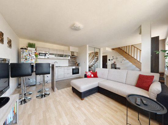 ZOHOR Veľkorysý 3-izbový mezonet 16km od VW