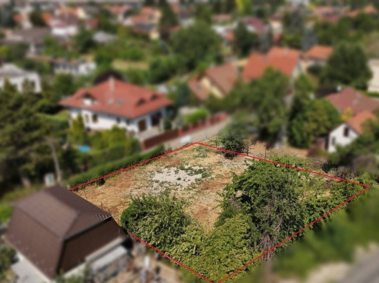 6,2 ÁR. STAVEBNÝ POZEMOK SO STAVEBNÝM POVOLENÍM, OSTRUŽINOVÁ UL.