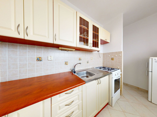 Priestranný 1-izbový byt 37,5 m² vrátane pivnice, Baltská – výhľad do zelene, pokojná lokalita