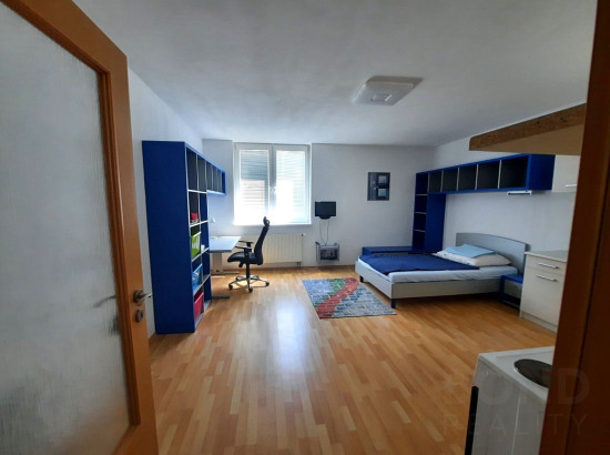 Zariadená garzónka v Karlovej Vsi – ideálna investícia, 36 m²