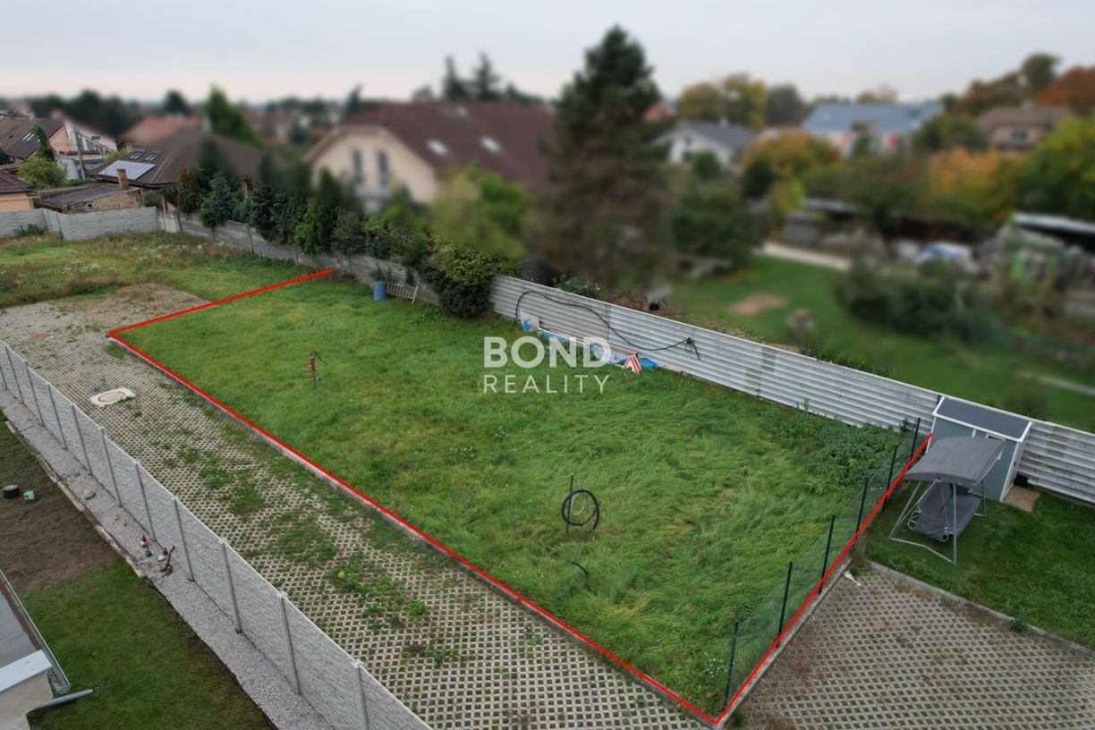 Stavebný pozemok v centre obce Ivanka pri Dunaji