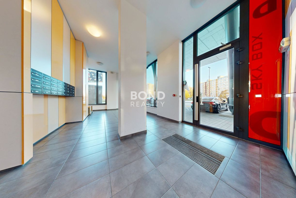 SLNEČNÝ 3-IZBOVÝ BYT S VEĽKOU LODŽIOU V NOVOSTAVBE SKYBOX