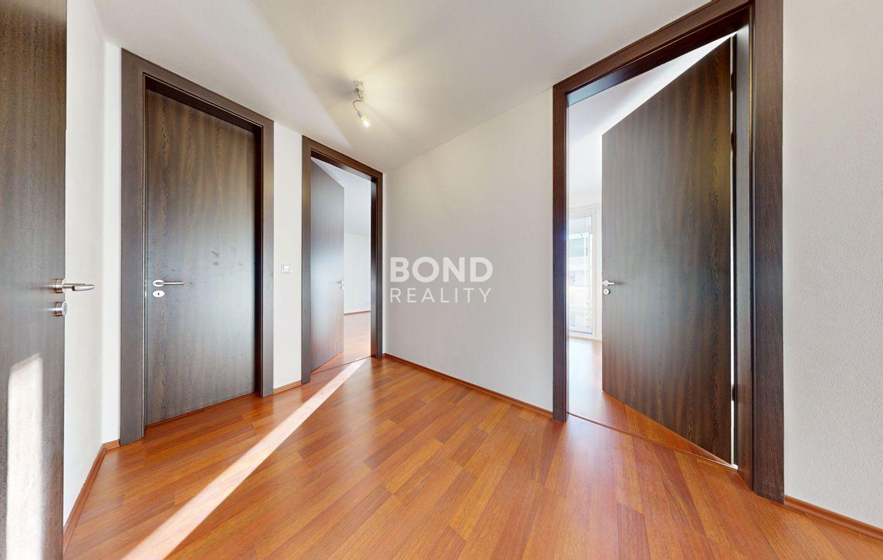 SLNEČNÝ 3-IZBOVÝ BYT S VEĽKOU LODŽIOU V NOVOSTAVBE SKYBOX