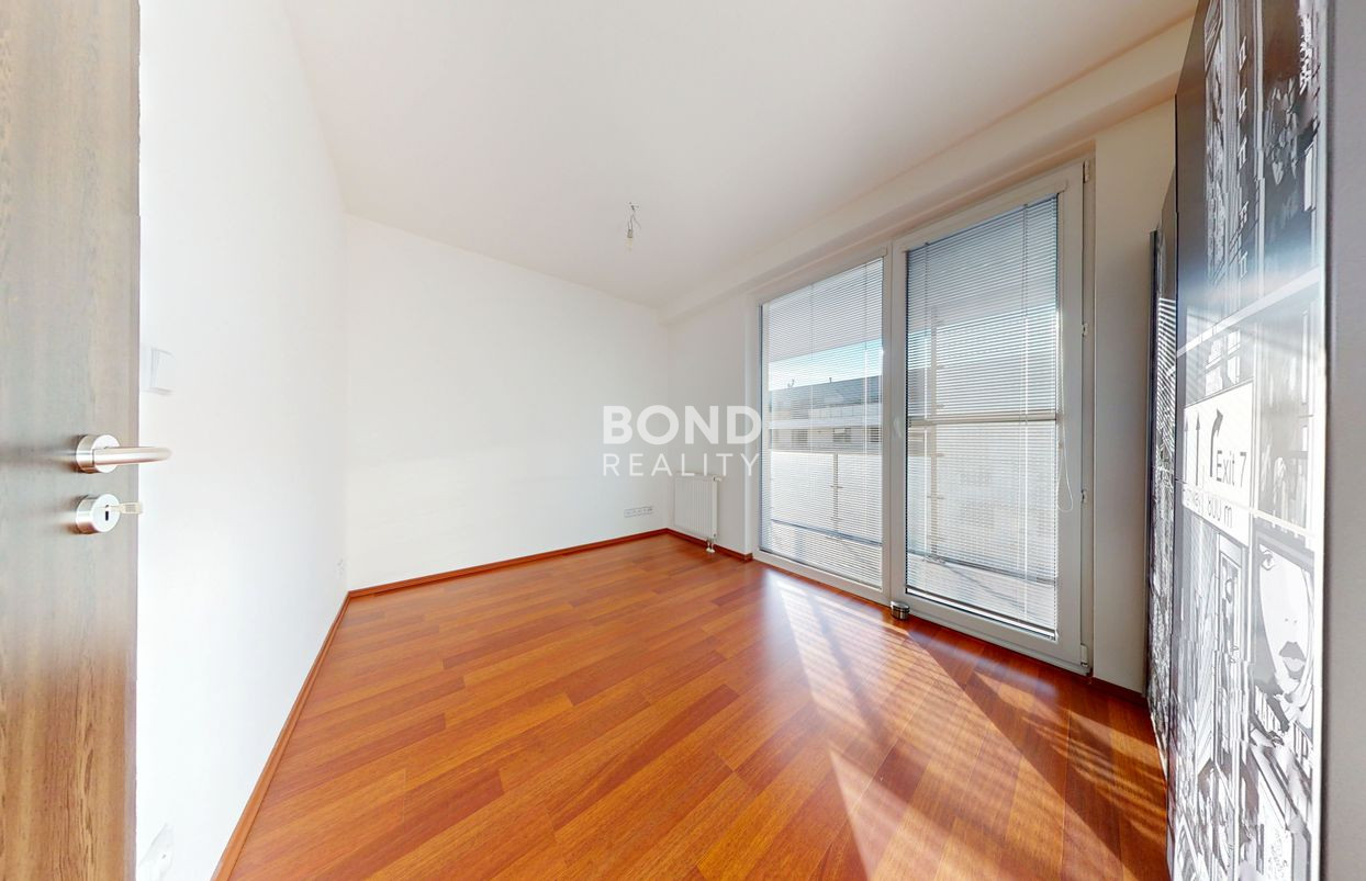 SLNEČNÝ 3-IZBOVÝ BYT S VEĽKOU LODŽIOU V NOVOSTAVBE SKYBOX