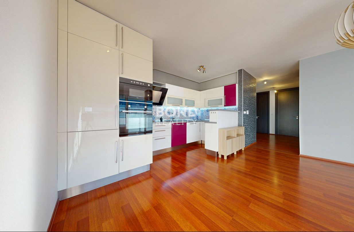 SLNEČNÝ 3-IZBOVÝ BYT S VEĽKOU LODŽIOU V NOVOSTAVBE SKYBOX