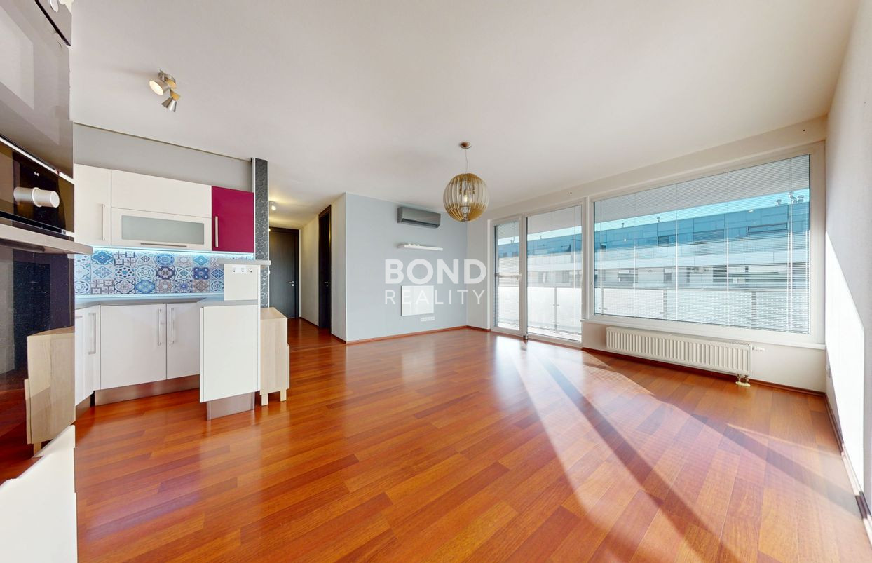 SLNEČNÝ 3-IZBOVÝ BYT S VEĽKOU LODŽIOU V NOVOSTAVBE SKYBOX